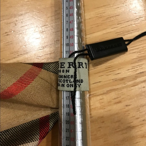 Rare NEW “Burberry London” 100%Cashmere Nova Chck - Picture 8 of 8